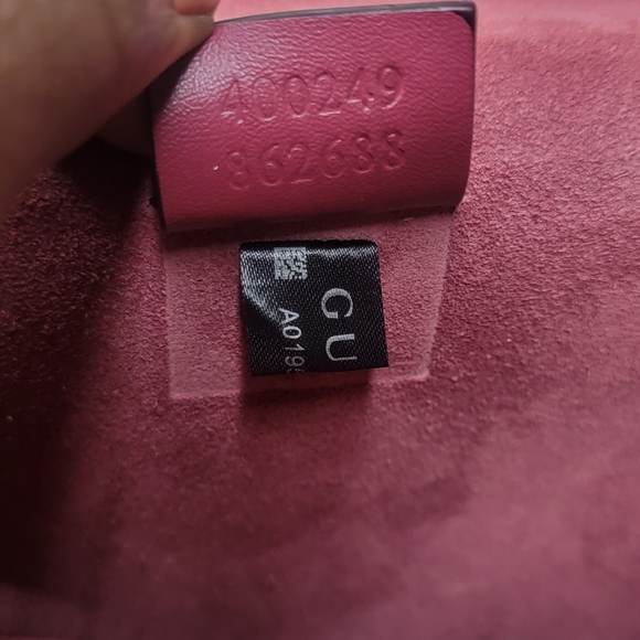 Beautiful pre-owned authentic Gucci shoulder bag. - Picture 5 of 16